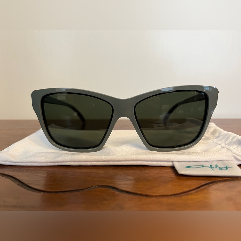Oakley Hold On Sunglasses Gray & Black OO9298-05 Size 58-13-140